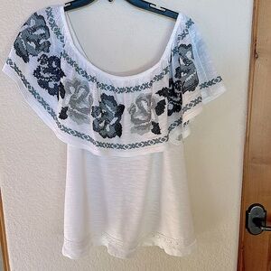 Free People off shoulder (or on) embroidered spring/summer top. Summer white.